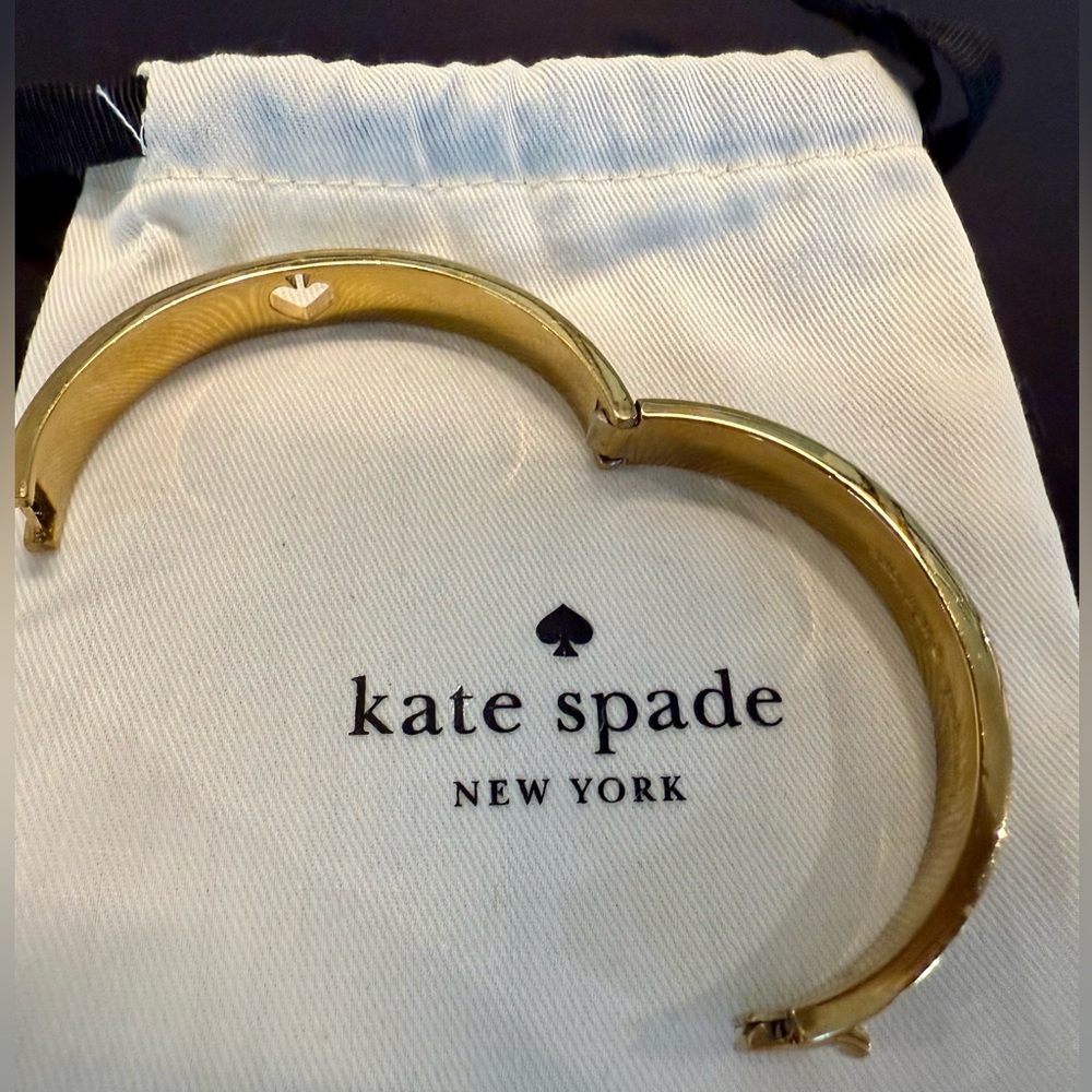 KATE SPADE Hole Punch Spade Enamel Hinged Bangle Bracelet - Gold/Black - Picture 14 of 15